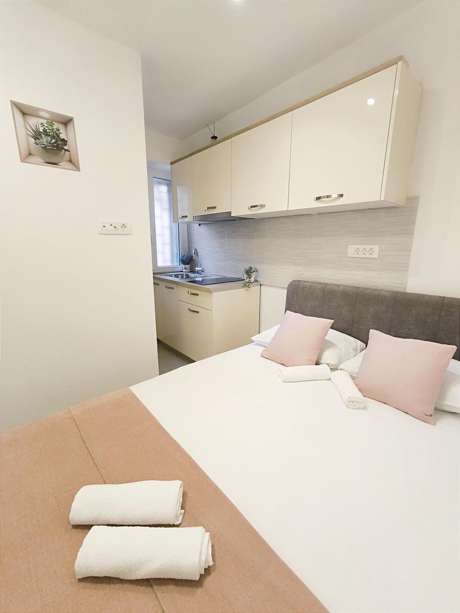 Central Apartment & Room Niko スプリト エクステリア 写真